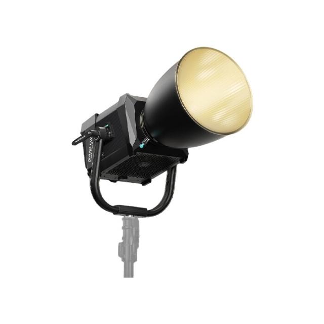NANLUX EVOKE 2400B SPOT LIGHT WITH 45 REFL SOFTBAG