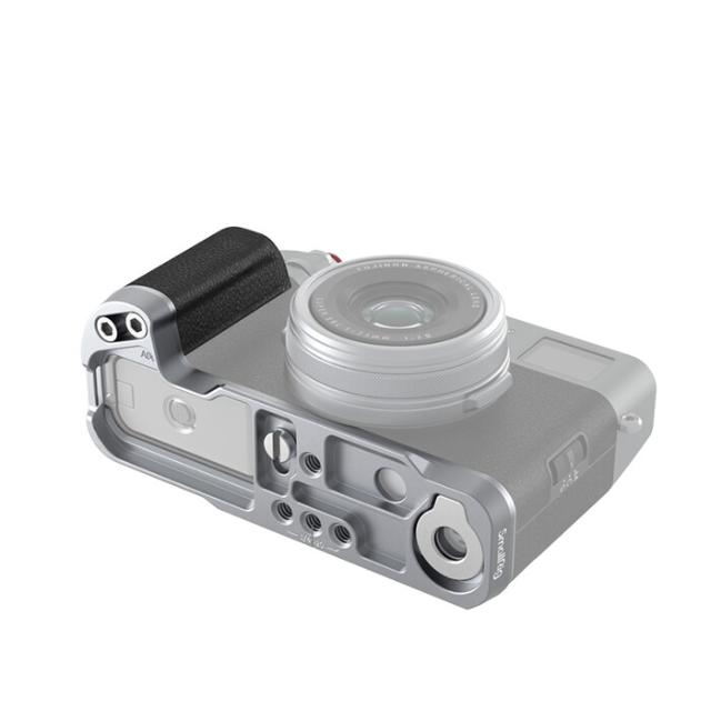 SMALLRIG 4555 L-SHAPE GRIP FOR FUJI X100VI/X100V SSmallRig L-formet greb til Fujifilm X100VI/X100V kamera, set fra bunden
