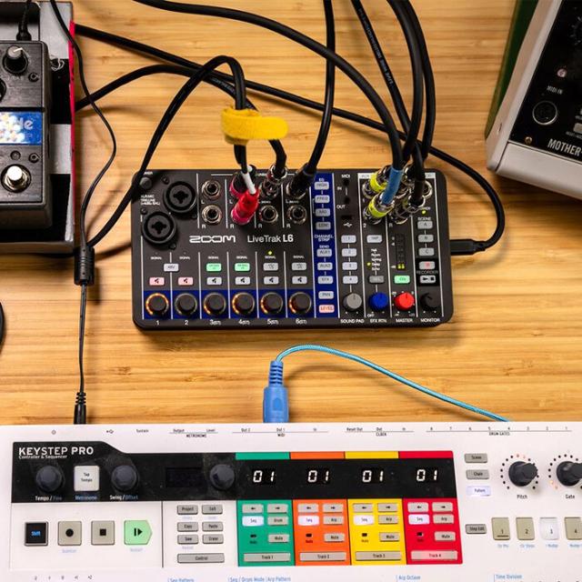 ZOOM LIVETRACK L-6
