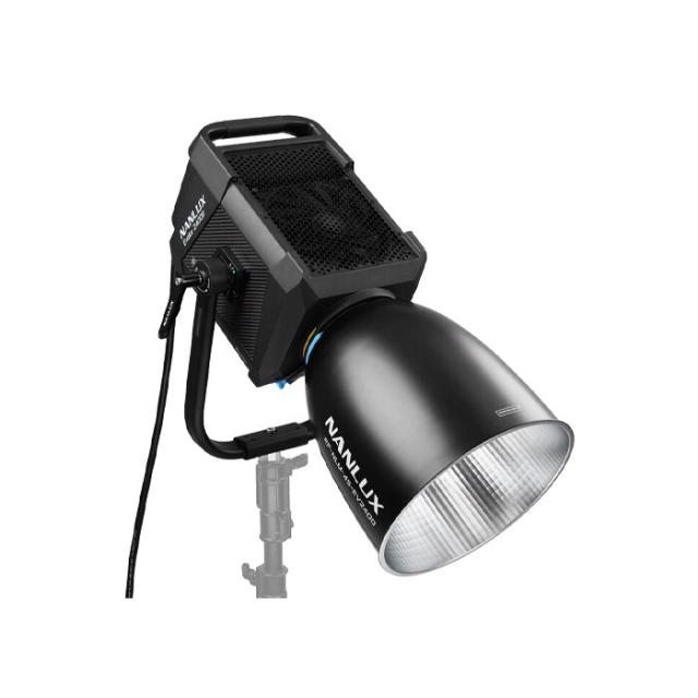 NANLUX EVOKE 2400B SPOT W/ FLIGHTCASE & REFLECTOR